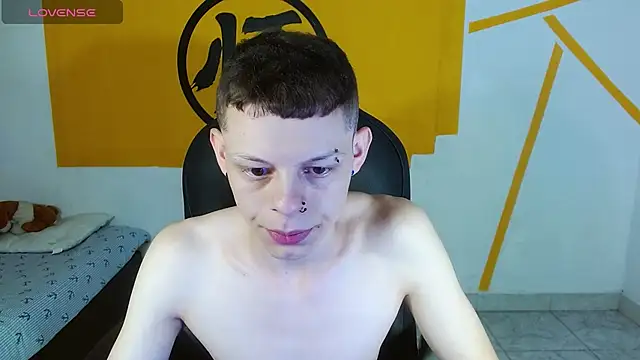 Snapshot of Matthew_Boy_ chatting on 02-14-25, 06:12 Matthew Boy  online show from 02-14-25, 06:12