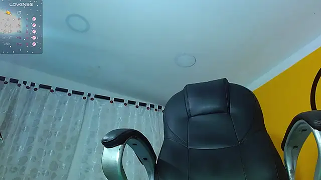 Snapshot of Matthew_Boy_ chatting on 02-15-25, 08:01 Matthew Boy  online show from 02-15-25, 08:01