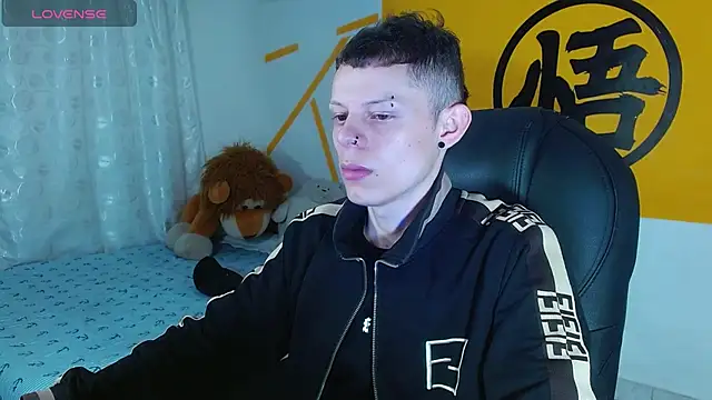 Snapshot of Matthew_Boy_ chatting on 02-17-25, 01:32 Matthew Boy  online show from 02-17-25, 01:32