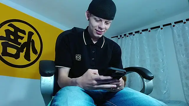 Snapshot of Matthew_Boy_ chatting on 02-22-25, 01:13 Matthew Boy  online show from 02-22-25, 01:13