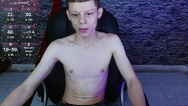 Snapshot of Matthew_Boy_ chatting on 03-08-25, 08:14 Matthew Boy  online show from 03-08-25, 08:14