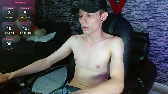 Snapshot of Matthew_Boy_ chatting on 03-11-25, 09:15 Matthew Boy  online show from 03-11-25, 09:15