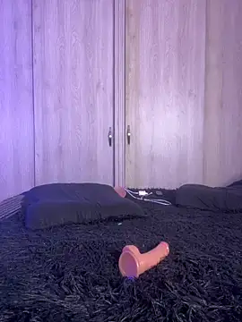 Nina Fuentes online show from 02-25-25, 08:19