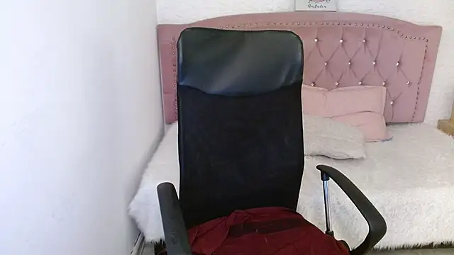 Snapshot of shaneelle chatting on 02-01-25, 09:21 shaneelle online show from 02-01-25, 09:21