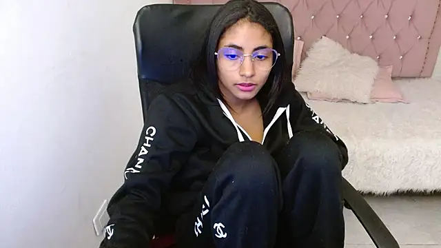 Snapshot of shaneelle chatting on 02-03-25, 09:30 shaneelle online show from 02-03-25, 09:30