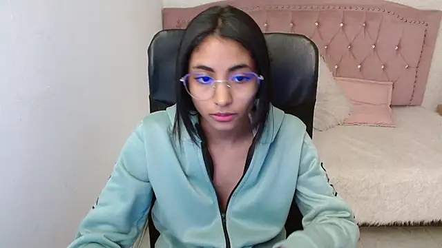 Snapshot of shaneelle chatting on 02-04-25, 09:28 shaneelle online show from 02-04-25, 09:28