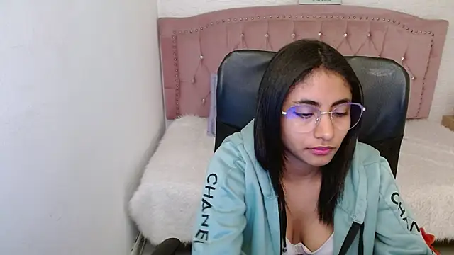 Snapshot of shaneelle chatting on 02-06-25, 06:08 shaneelle online show from 02-06-25, 06:08