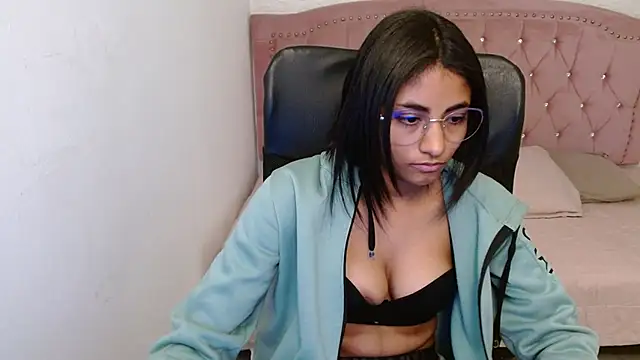 Snapshot of shaneelle chatting on 02-08-25, 06:12 shaneelle online show from 02-08-25, 06:12