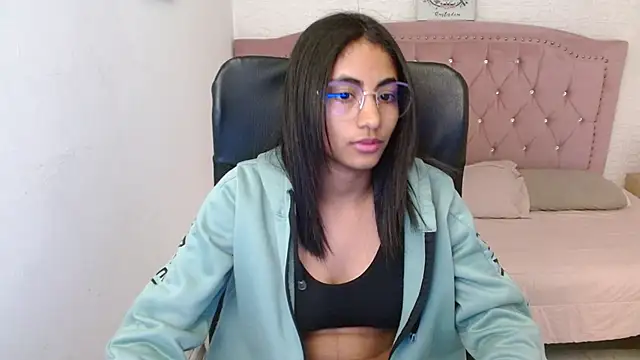 Snapshot of shaneelle chatting on 02-13-25, 06:20 shaneelle online show from 02-13-25, 06:20