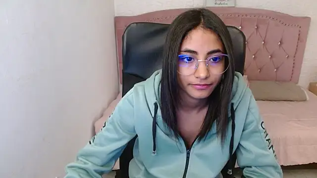 Snapshot of shaneelle chatting on 02-13-25, 09:30 shaneelle online show from 02-13-25, 09:30