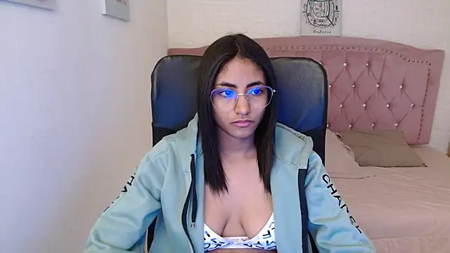 Snapshot of shaneelle chatting on 02-18-25, 03:10 shaneelle online show from 02-18-25, 03:10