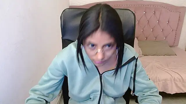 Snapshot of shaneelle chatting on 02-18-25, 09:21 shaneelle online show from 02-18-25, 09:21