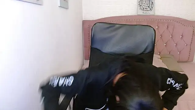 Snapshot of shaneelle chatting on 02-22-25, 06:06 shaneelle online show from 02-22-25, 06:06