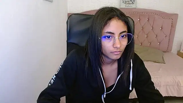 Snapshot of shaneelle chatting on 03-03-25, 09:22 shaneelle online show from 03-03-25, 09:22