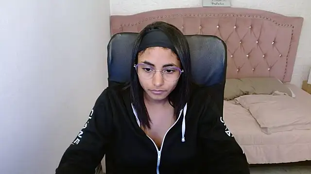 Snapshot of shaneelle chatting on 03-05-25, 09:27 shaneelle online show from 03-05-25, 09:27