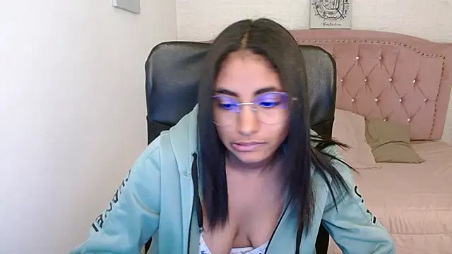 Snapshot of shaneelle chatting on 03-11-25, 06:10 shaneelle online show from 03-11-25, 06:10