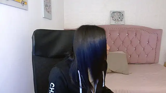 Snapshot of shaneelle chatting on 03-12-25, 03:02 shaneelle online show from 03-12-25, 03:02