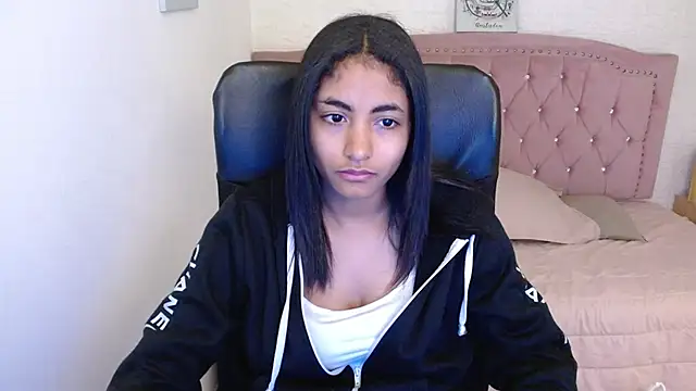 Snapshot of shaneelle chatting on 03-14-25, 03:15 shaneelle online show from 03-14-25, 03:15