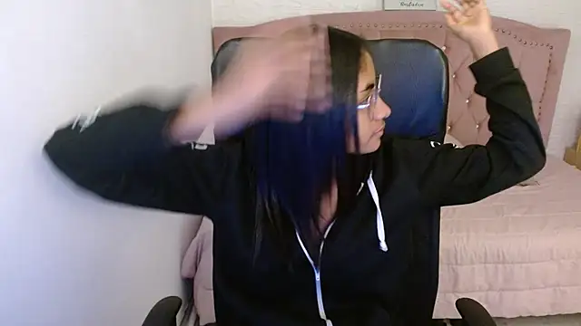 Snapshot of shaneelle chatting on 03-14-25, 09:24 shaneelle online show from 03-14-25, 09:24