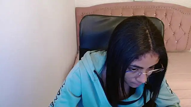 Snapshot of shaneelle chatting on 03-15-25, 06:14 shaneelle online show from 03-15-25, 06:14