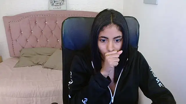 Snapshot of shaneelle chatting on 03-17-25, 09:12 shaneelle online show from 03-17-25, 09:12