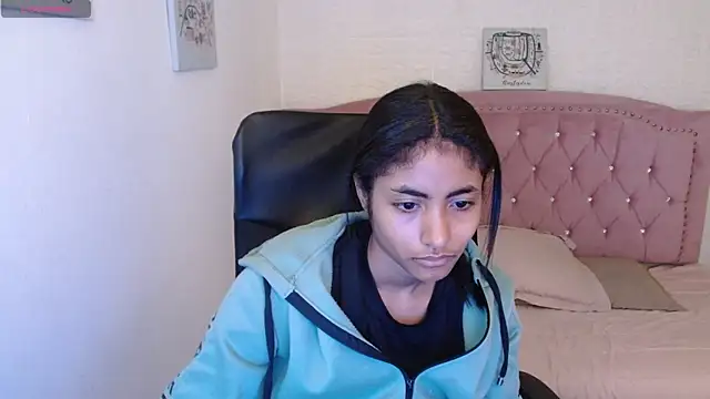 Snapshot of shaneelle chatting on 03-18-25, 03:09 shaneelle online show from 03-18-25, 03:09