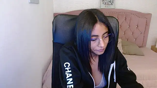 Snapshot of shaneelle chatting on 03-21-25, 06:05 shaneelle online show from 03-21-25, 06:05