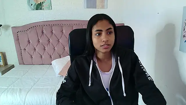 Snapshot of shaneelle chatting on 09-10-25, 03:06 shaneelle online show from 09-10-25, 03:06