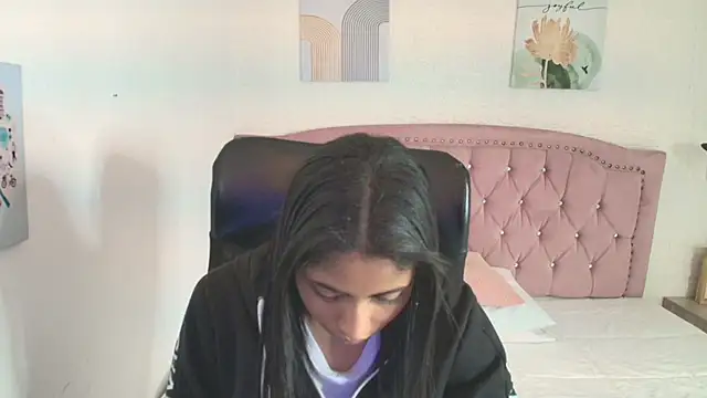 Snapshot of shaneelle chatting on 09-12-25, 03:06 shaneelle online show from 09-12-25, 03:06