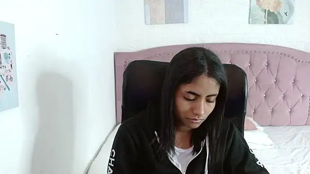 Snapshot of shaneelle chatting on 09-15-25, 03:06 shaneelle online show from 09-15-25, 03:06