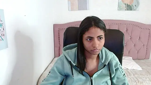 Snapshot of shaneelle chatting on 10-06-25, 03:26 shaneelle online show from 10-06-25, 03:26