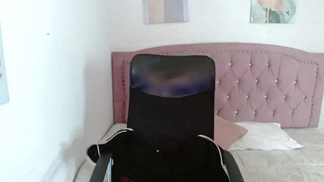 Snapshot of shaneelle chatting on 10-07-25, 03:47 shaneelle online show from 10-07-25, 03:47