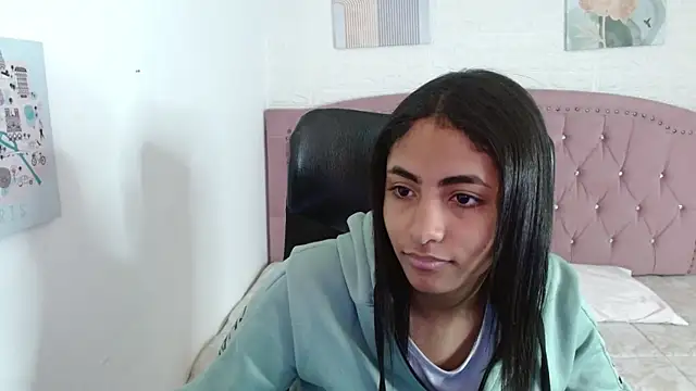 Snapshot of shaneelle chatting on 10-08-25, 03:04 shaneelle online show from 10-08-25, 03:04