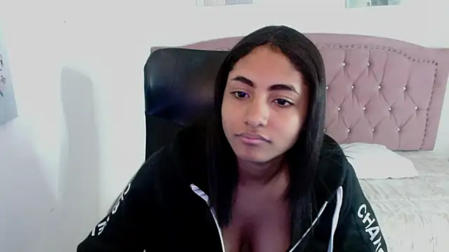 Snapshot of shaneelle chatting on 10-09-25, 03:15 shaneelle online show from 10-09-25, 03:15