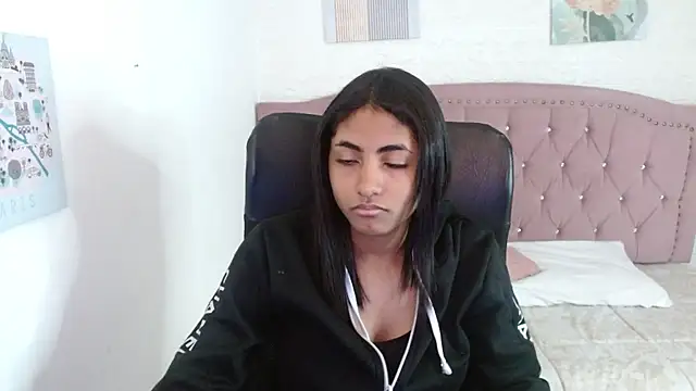 Snapshot of shaneelle chatting on 10-11-25, 03:06 shaneelle online show from 10-11-25, 03:06