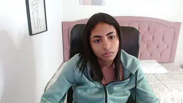 Snapshot of shaneelle chatting on 10-15-25, 03:17 shaneelle online show from 10-15-25, 03:17