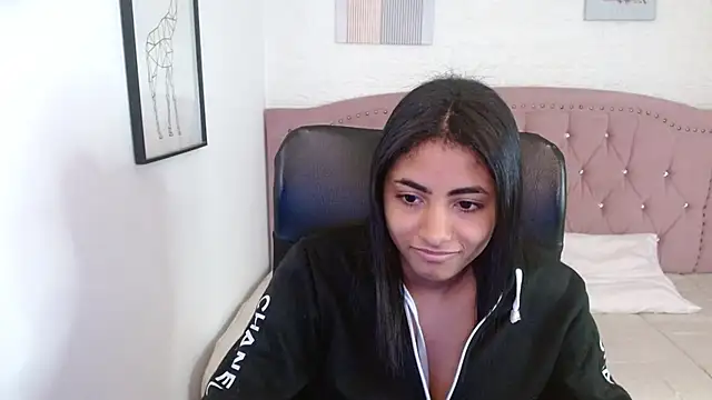 Snapshot of shaneelle chatting on 10-18-25, 03:09 shaneelle online show from 10-18-25, 03:09