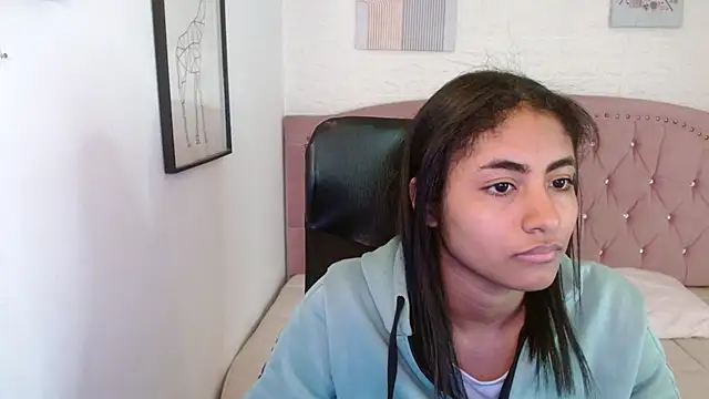 Snapshot of shaneelle chatting on 10-24-25, 03:03 shaneelle online show from 10-24-25, 03:03