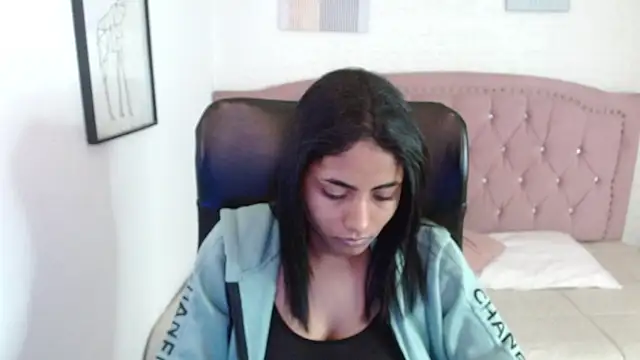 Snapshot of shaneelle chatting on 10-29-25, 03:09 shaneelle online show from 10-29-25, 03:09