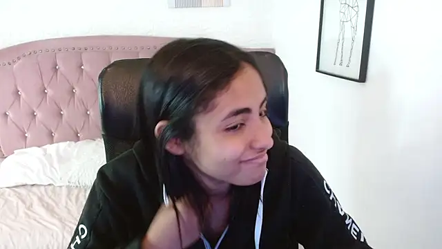 Snapshot of shaneelle chatting on 11-08-25, 03:12 shaneelle online show from 11-08-25, 03:12