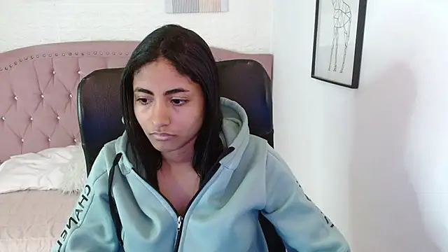 Snapshot of shaneelle chatting on 11-10-25, 03:05 shaneelle online show from 11-10-25, 03:05