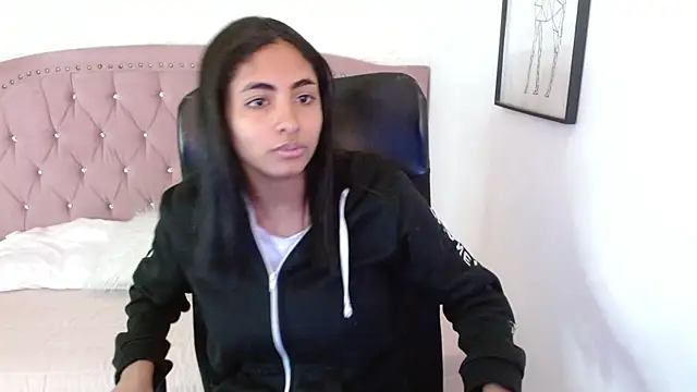 Snapshot of shaneelle chatting on 11-11-25, 03:06 shaneelle online show from 11-11-25, 03:06