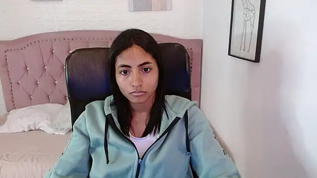 Snapshot of shaneelle chatting on 11-12-25, 03:29 shaneelle online show from 11-12-25, 03:29