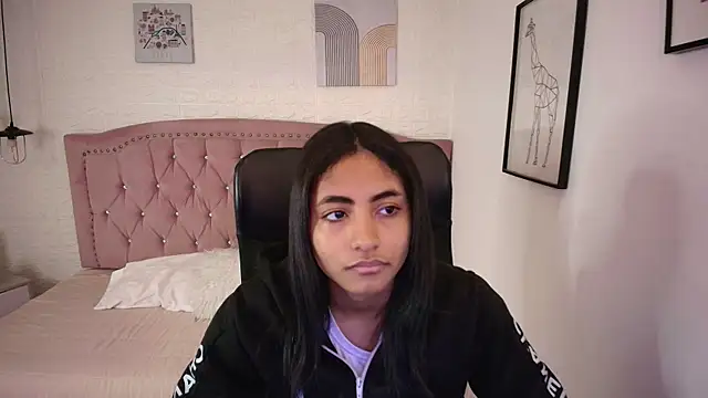 Snapshot of shaneelle chatting on 11-18-25, 03:01 shaneelle online show from 11-18-25, 03:01