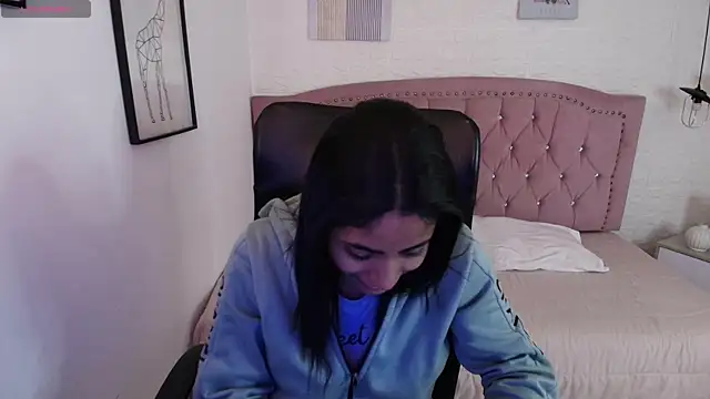 Snapshot of shaneelle chatting on 11-19-25, 03:28 shaneelle online show from 11-19-25, 03:28