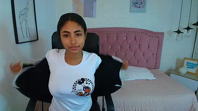 Snapshot of shaneelle chatting on 11-24-25, 03:06 shaneelle online show from 11-24-25, 03:06