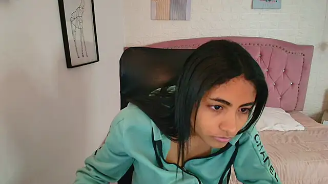 Snapshot of shaneelle chatting on 12-04-25, 03:05 shaneelle online show from 12-04-25, 03:05