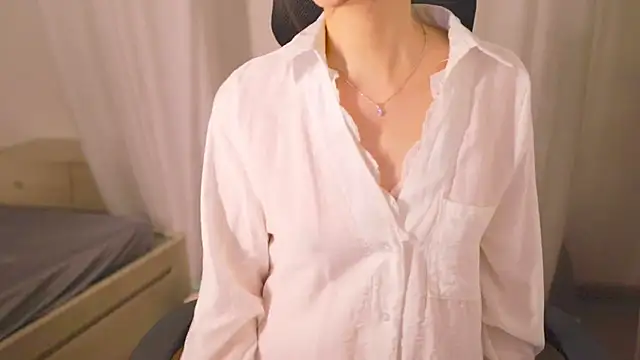 Snapshot of sinnn chatting on 10-28-25, 03:47 sinnn online show from 10-28-25, 03:47