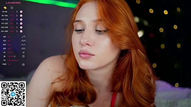 Snapshot of KleinGlif chatting on 12-30-24, 12:09 KleinGlif online show from 12-30-24, 12:09