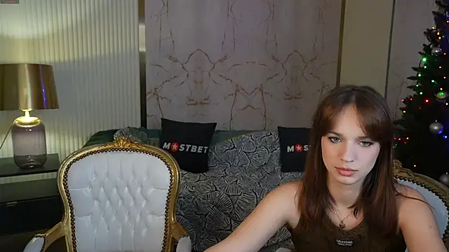 Snapshot of Brendi054 chatting on 12-15-24, 11:34 Brendi054 online show from 12-15-24, 11:34